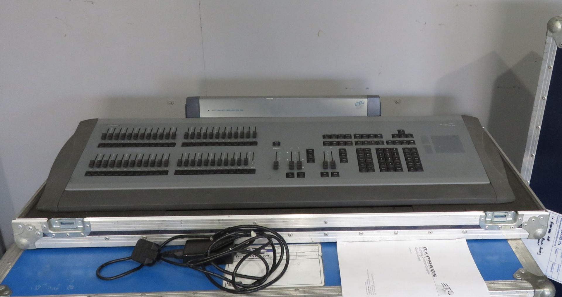 ETC Express 24/48 lighting control console with flightcase. Working Condition.