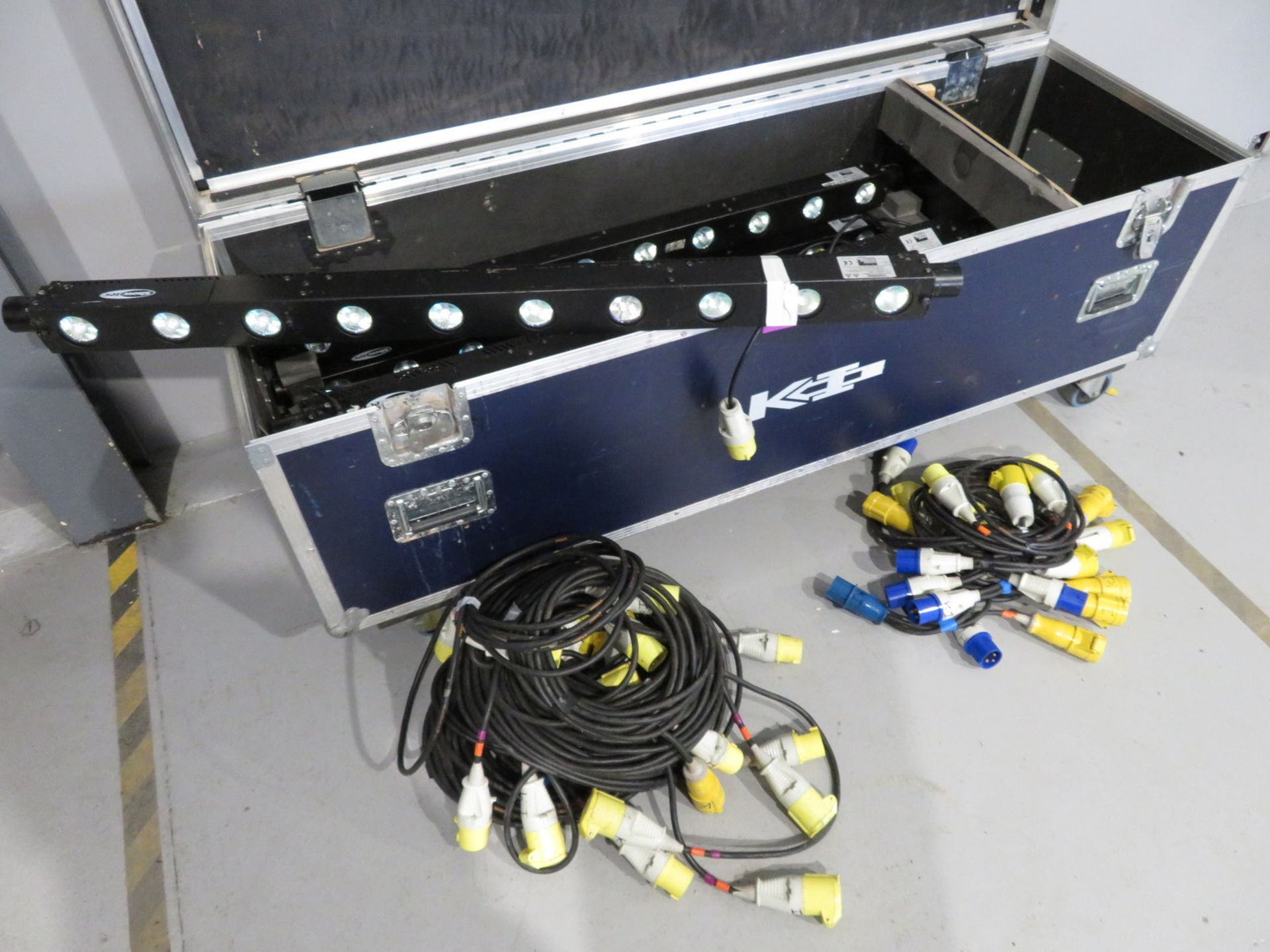 12x Showtec 110v Sunstrip in flightcase. Complete with brackets and cable. Working conditi - Image 2 of 11