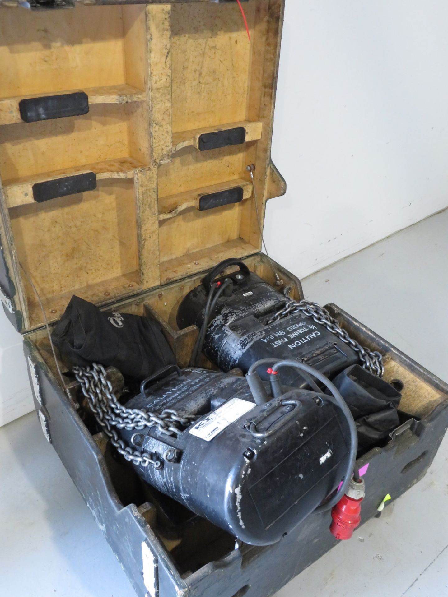 Pair of CM 1/2 Tonne Double Speed motorised lifting hoist with 15m chain with flightcase. - Image 2 of 7