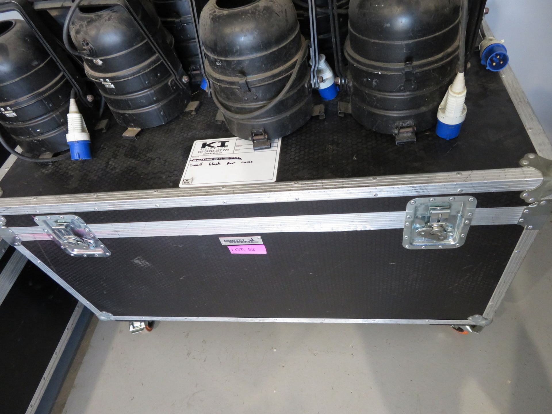 10x PAR 64 floor PAR Can in flightcase. Working condition (2 without lamps). - Image 6 of 6