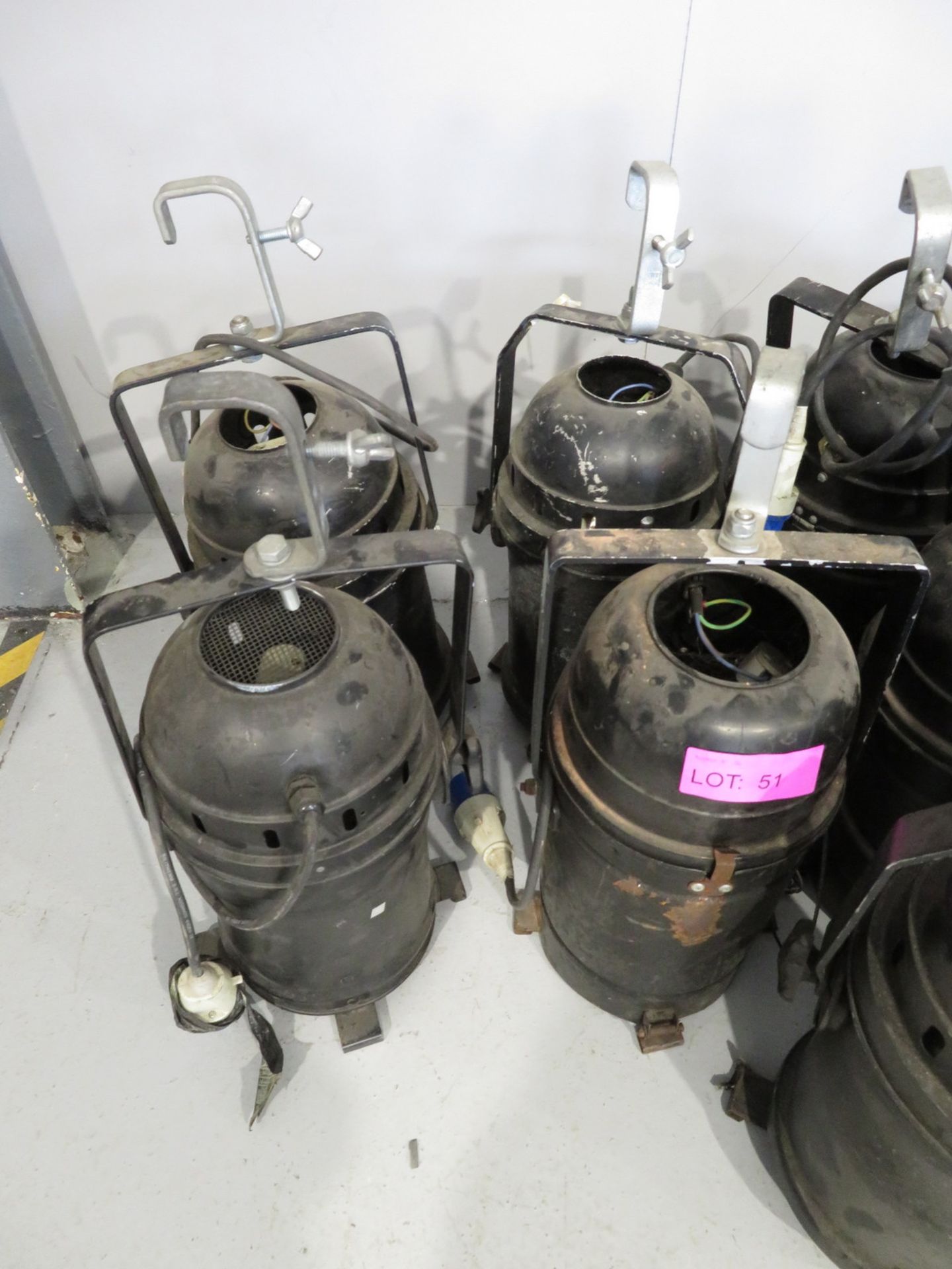 12x PAR 64 long nose PAR Can. Includes hook clamps. Working condition. - Image 3 of 6