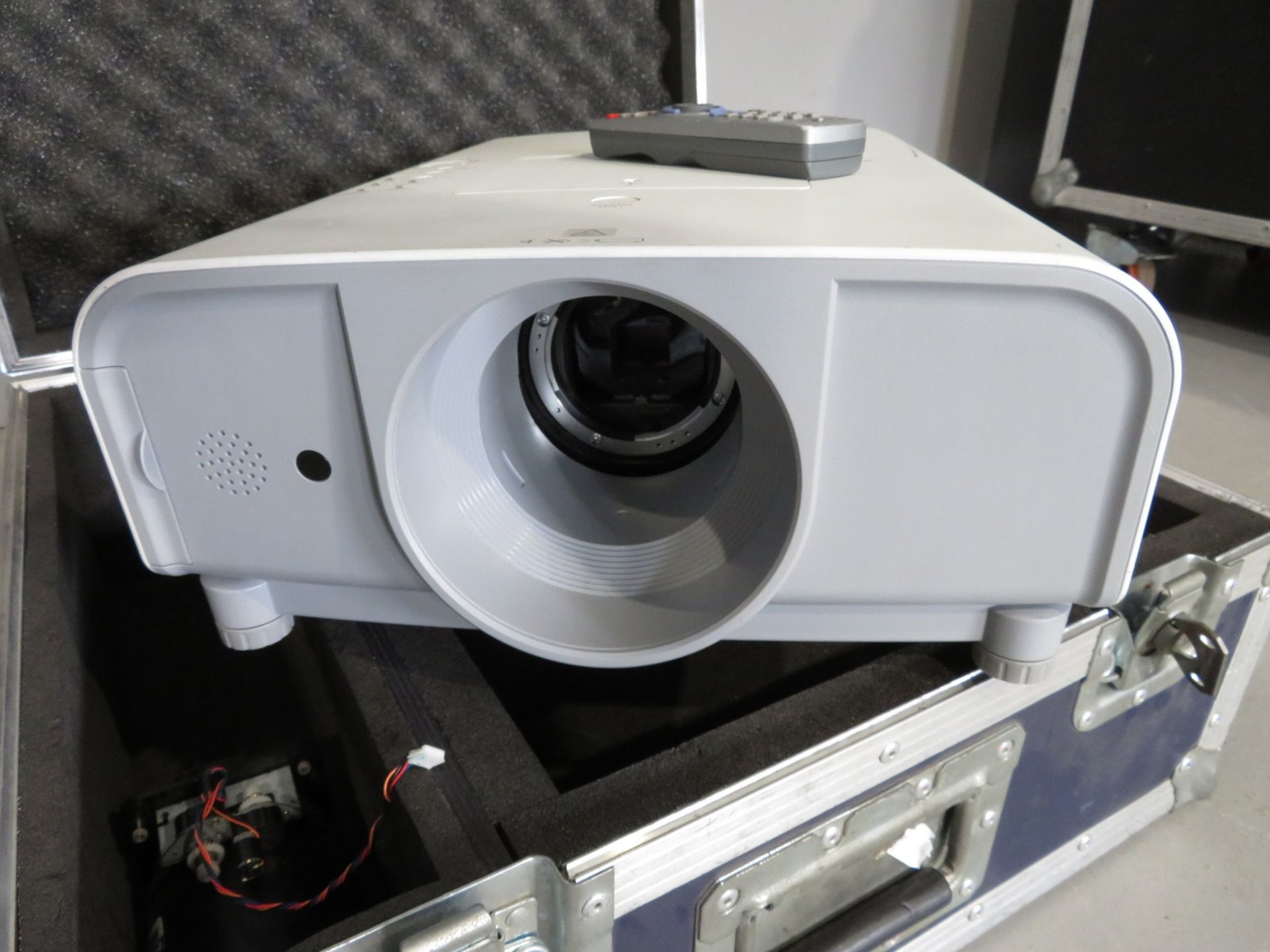 Sanyo XT25 Projector including lens in flightcase. Includes remote. Working condition. - Image 3 of 9