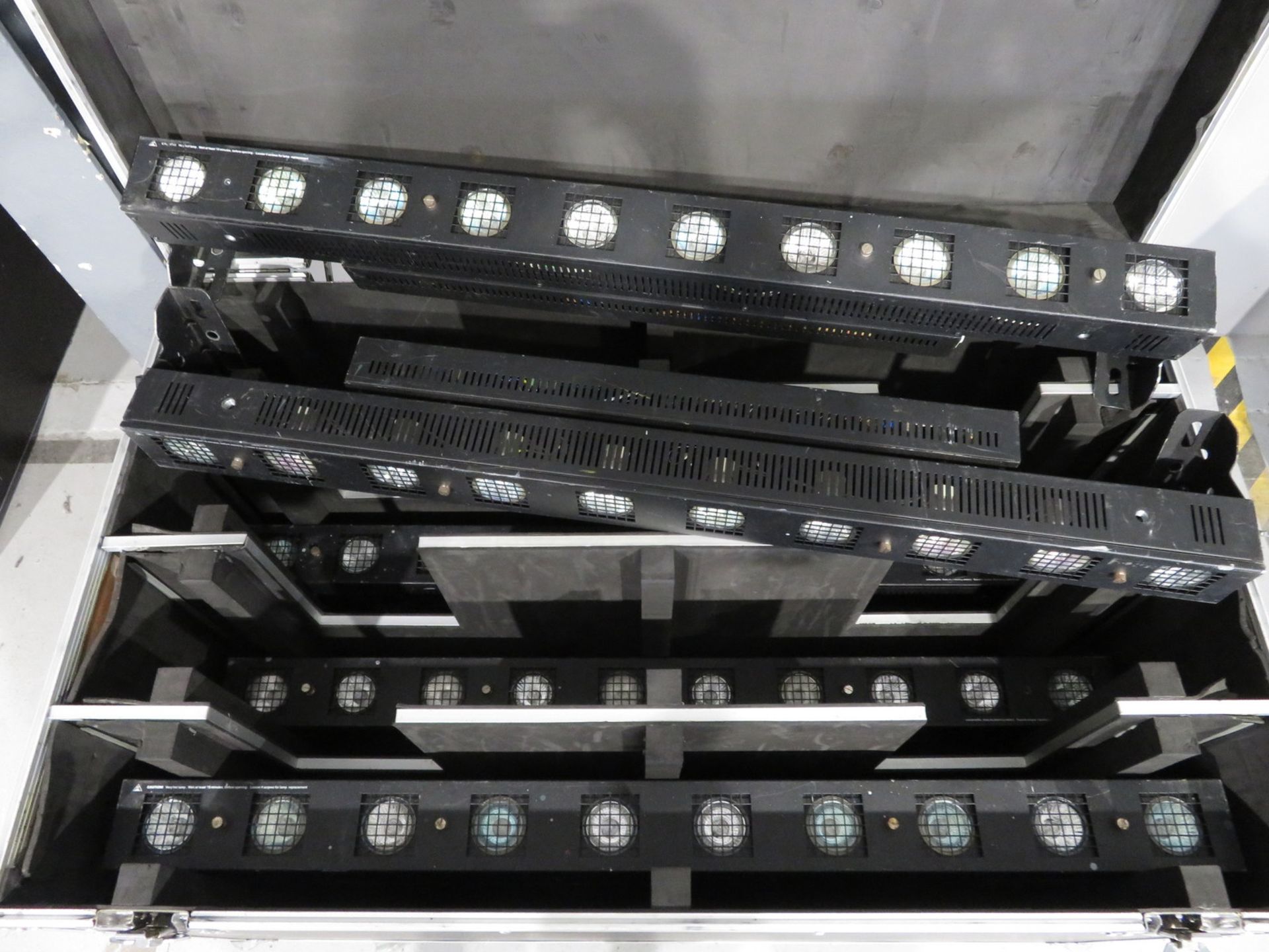 10x Showtec Active Sunstrip GU10 in flightcase. Complete with brackets. Working condition. - Image 2 of 7