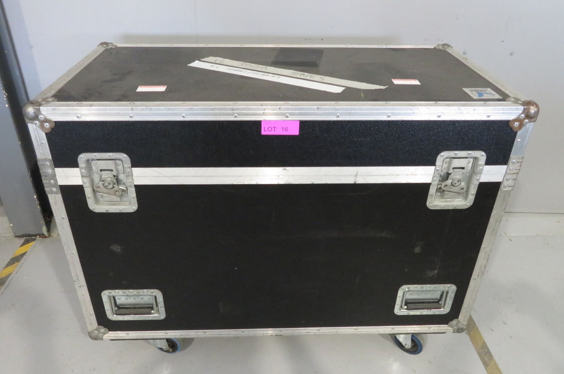 Pair of Varilite VL3000 Wash in flightcase. Includes hanging clamps and safety bonds. As s - Image 9 of 10