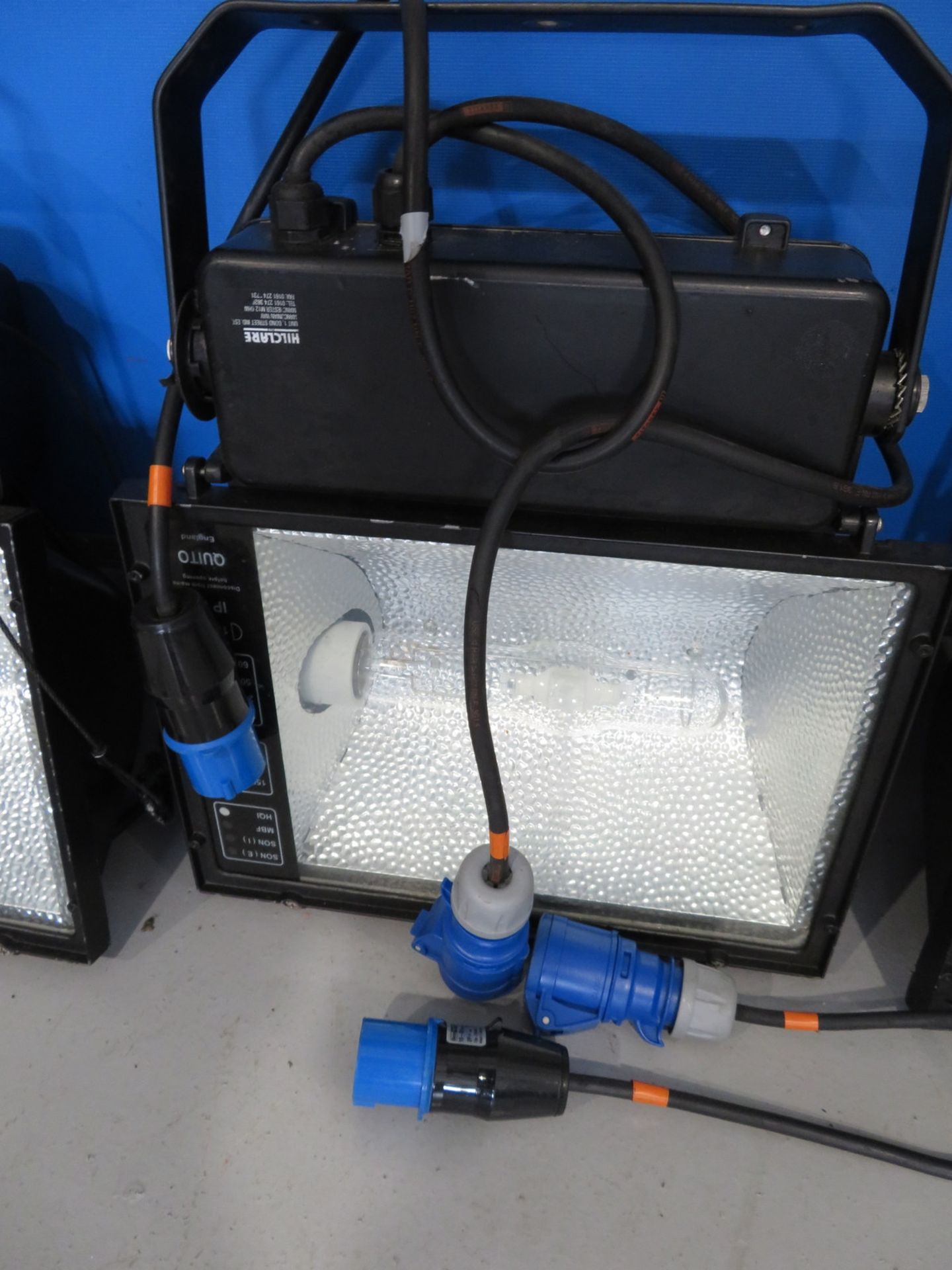 6x HQI 400w Floodlights in flight case. Includes safety bonds. Working condition. - Image 4 of 6