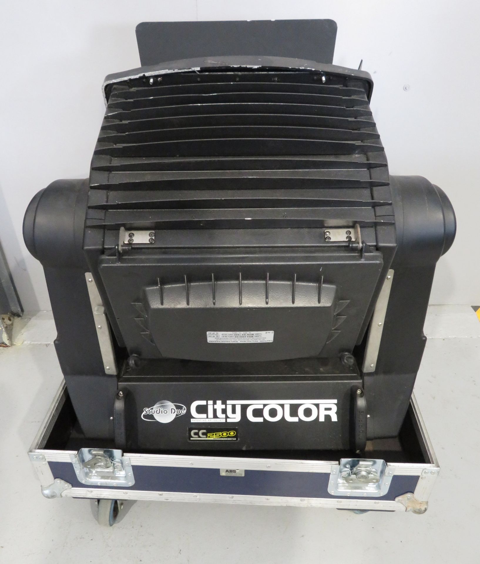 Studio Due City Colour 2500 Wash in flightcase. Working condition but missing lamp. Hours: - Image 7 of 9