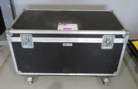 Flightcase. Dimensions: 126x65x76cm (LxDxH)