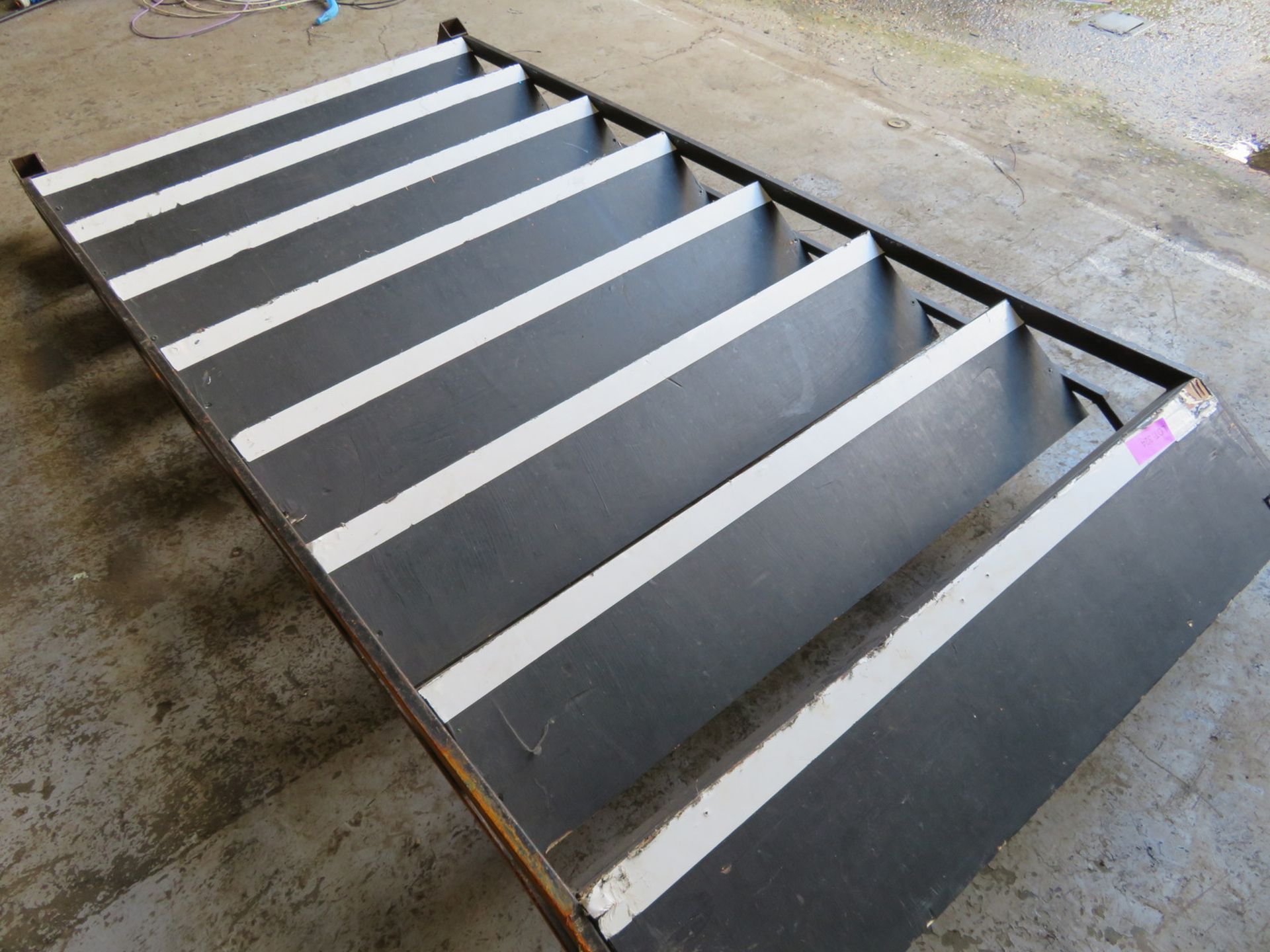 4"6ft Steel deck tread. 4"6ft rise 4ft wide. - Image 3 of 4