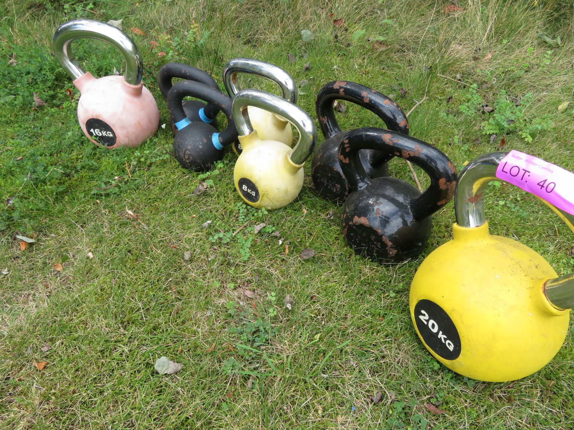 8 Kettle Bells Sizes Range From 6kg - 20kg Weights Included: 2x 6kg, 2x 8kg, 2x 14kg, 1x 1 - Image 2 of 3