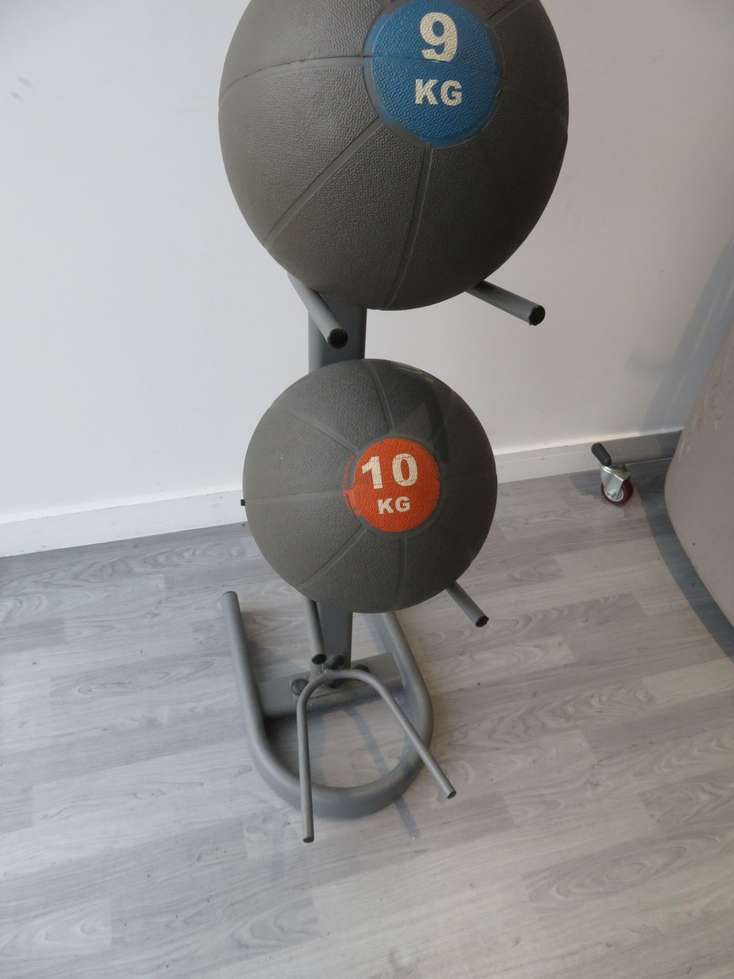 Jordan 5 Piece Medicine Ball Set With Rack Weights 6,7,8,9 & 10kg (8kg Pictured Separately - Image 4 of 8