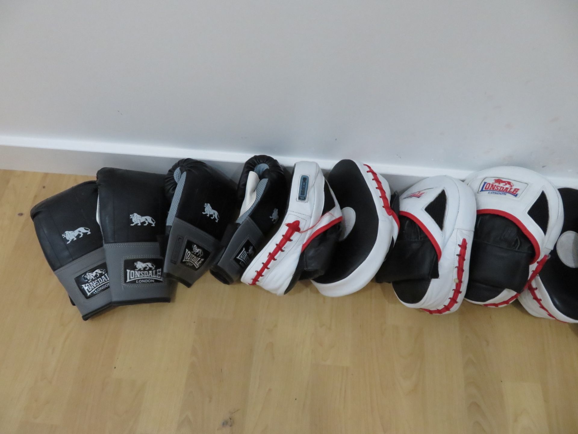 Various Boxing Equipment. Perfect For Boxercise Classes. See Description For Contents. - Image 6 of 6