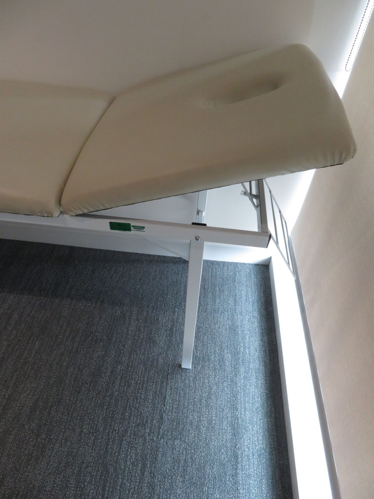 Massage/Treatment Table. Dimensions: 182x60cm Height Adjustable. (Lxd) - Image 4 of 4