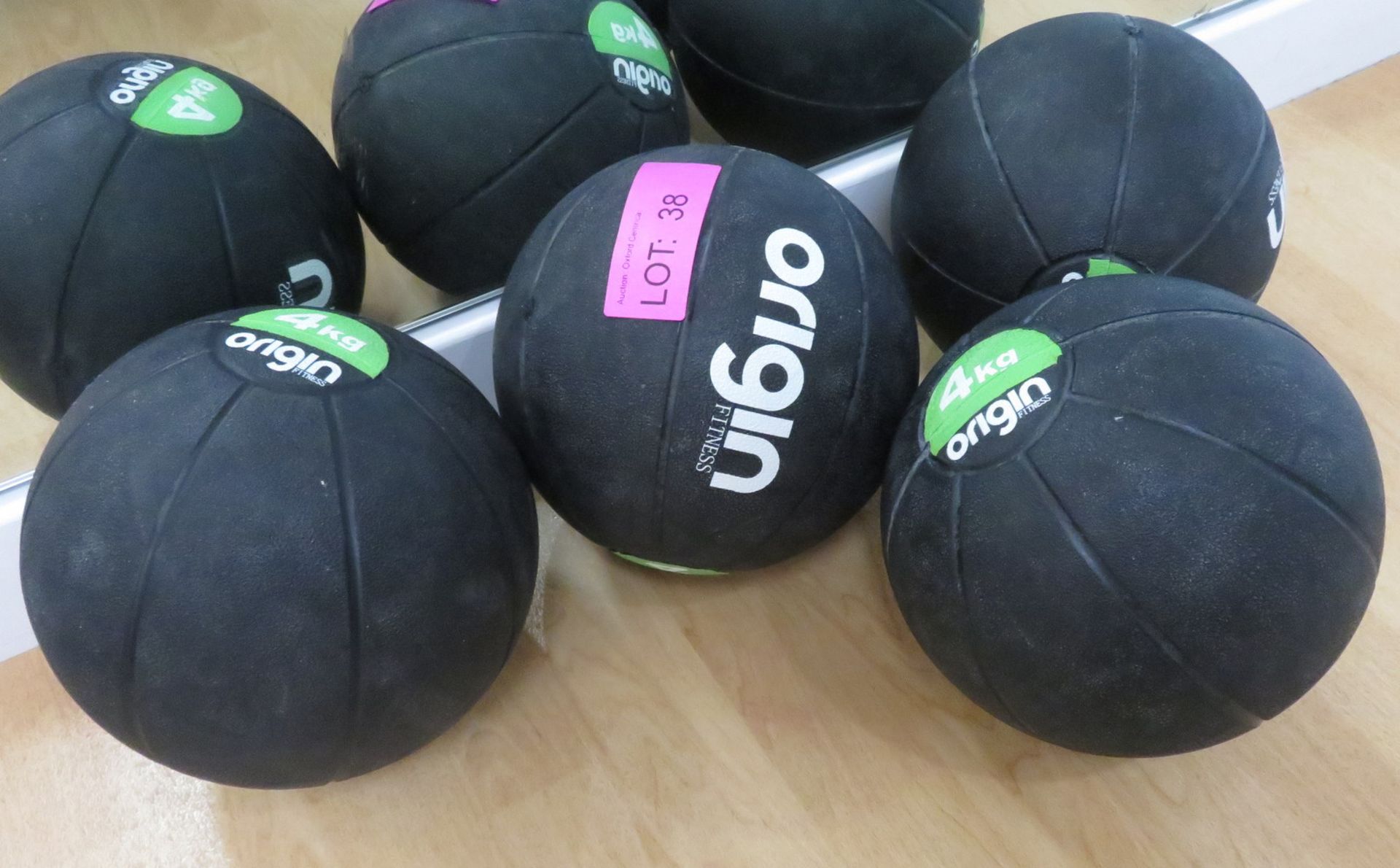 4x Origin Medicine Balls 4x 4kg.