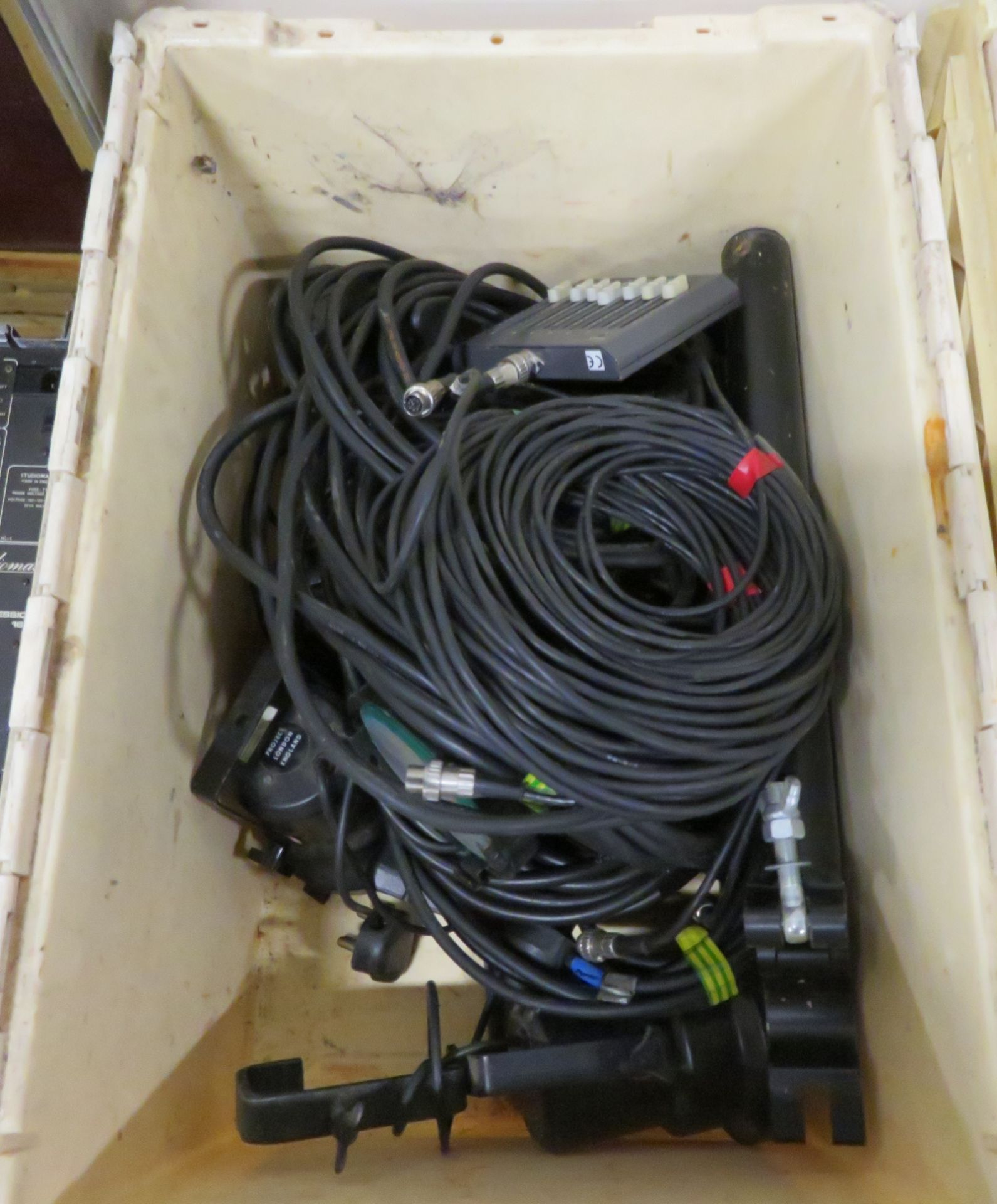 Cream Crate of Various Pin Spotlights and 15 Amp Cables. - Image 2 of 5