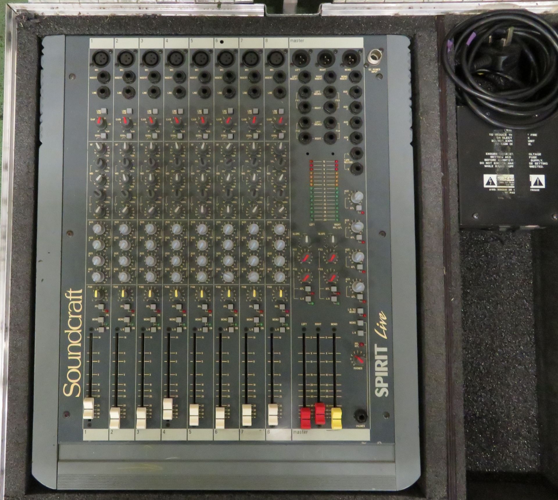 Soundcraft Spirit Live Mixing Desk in Handheld Flight case - Case L760xW190xH680mm. - Image 2 of 6