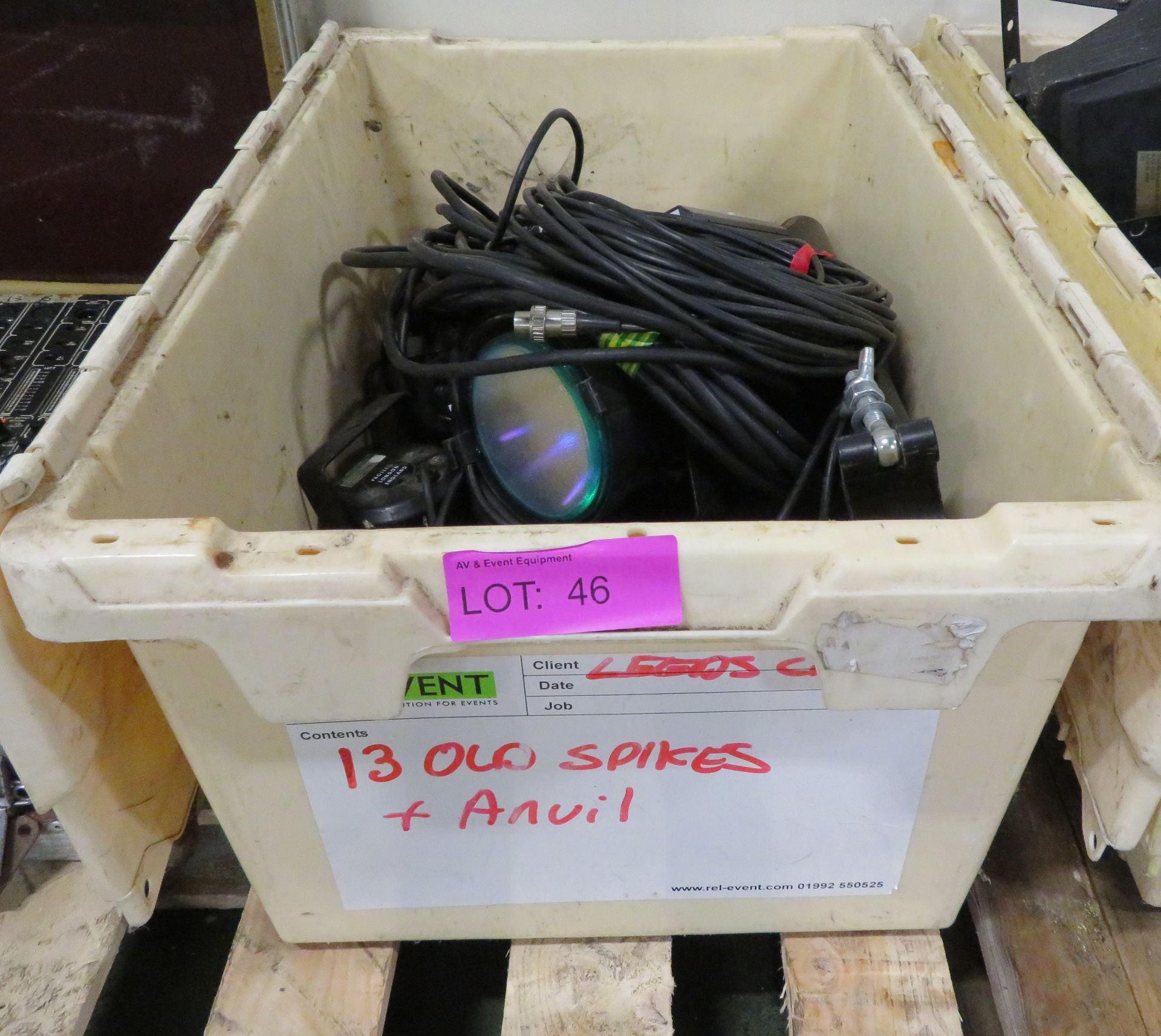 Cream Crate of Various Pin Spotlights and 15 Amp Cables.