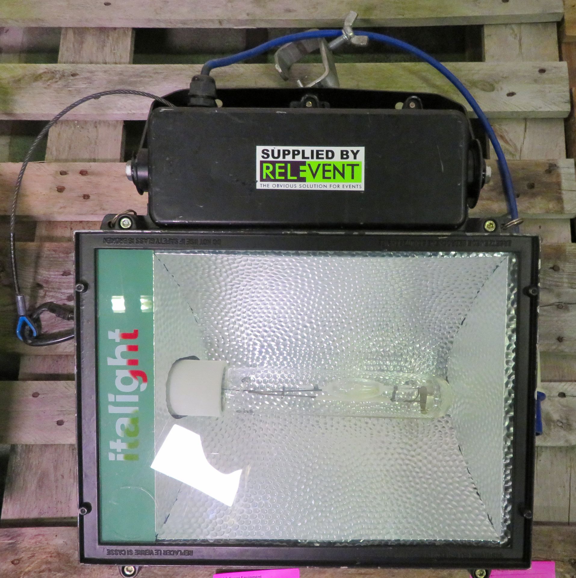 Italight 400W HMI Flood Lights x5 Missing a bulb. - Image 6 of 7