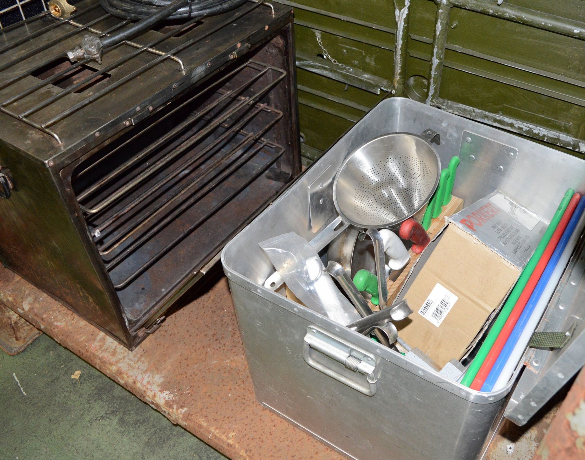 Field Kitchen set - cooker, oven, utensil set in carry box, norweigen food boxes, accessor - Image 6 of 6