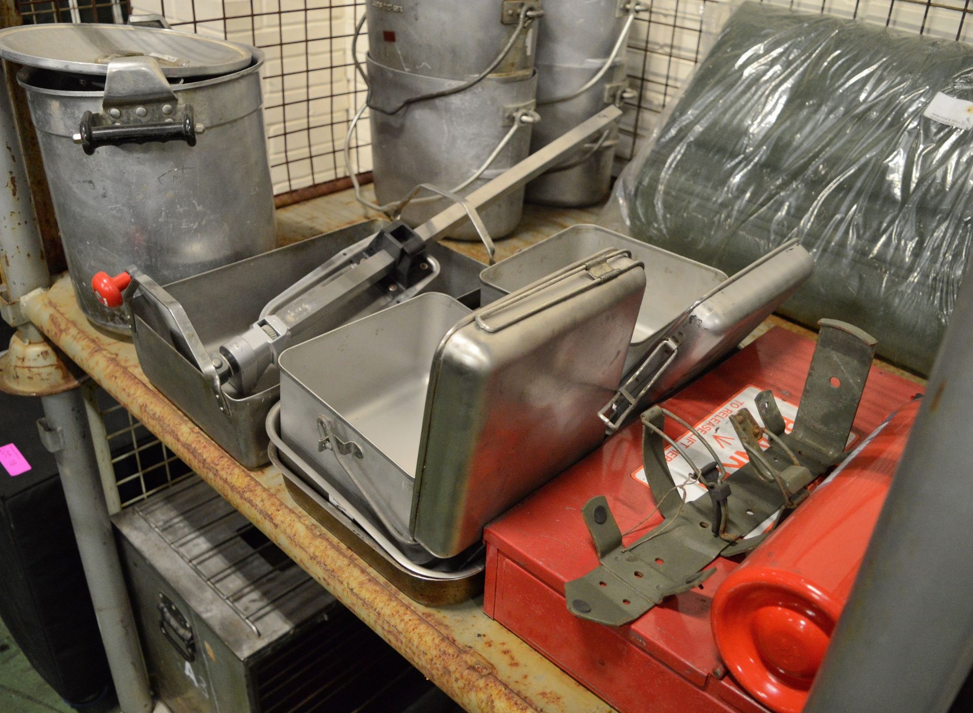 Field Kitchen set - cooker, oven, utensil set in carry box, norweigen food boxes, accessor - Image 3 of 6