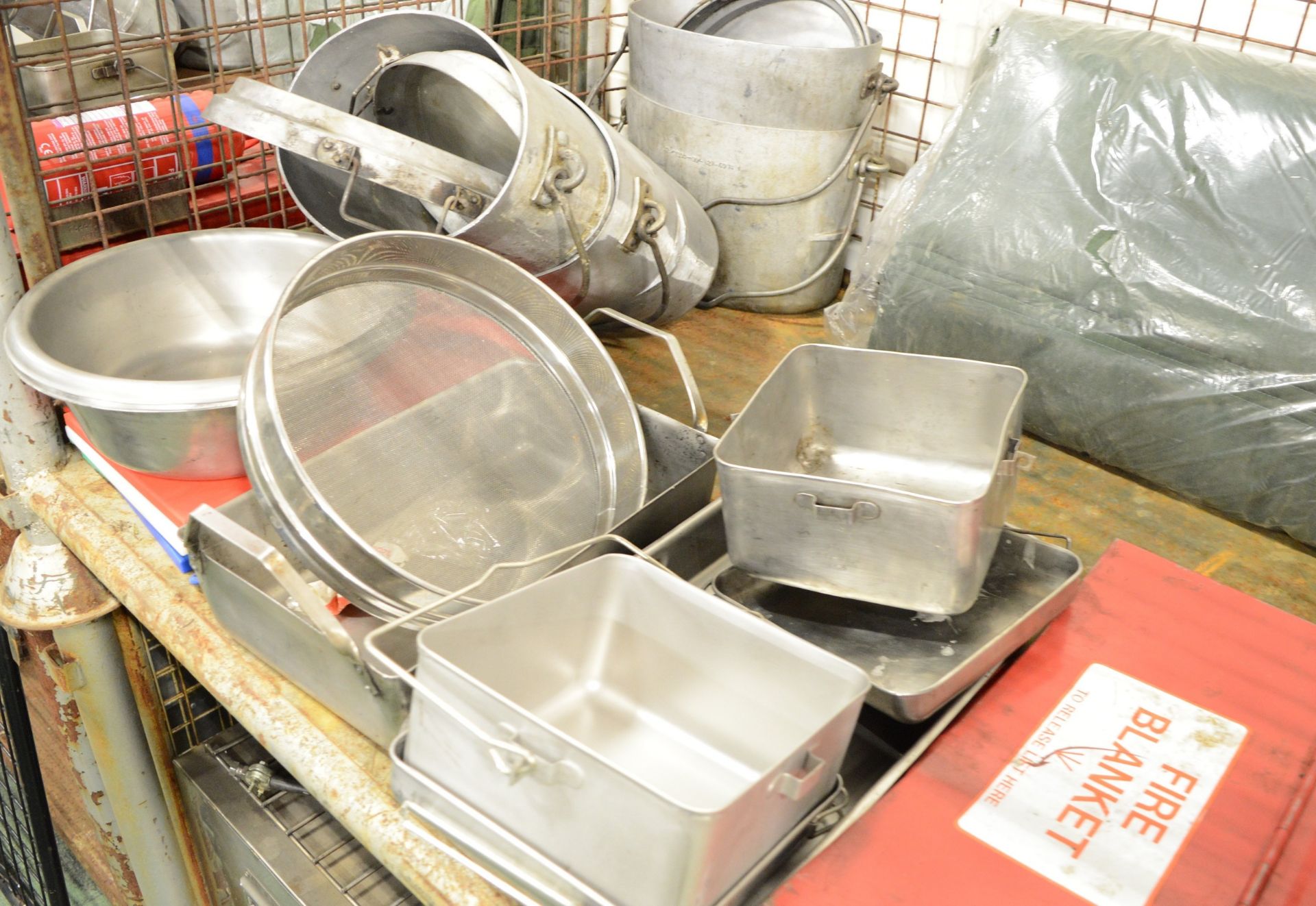 Field Kitchen set - cooker, oven, utensil set in carry box, norweigen food boxes, accessor - Image 3 of 4