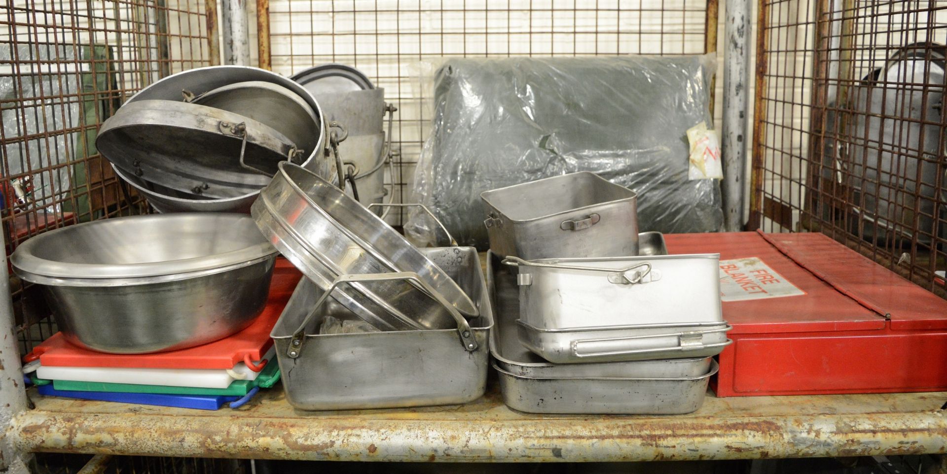 Field Kitchen set - cooker, oven, utensil set in carry box, norweigen food boxes, accessor - Image 2 of 4