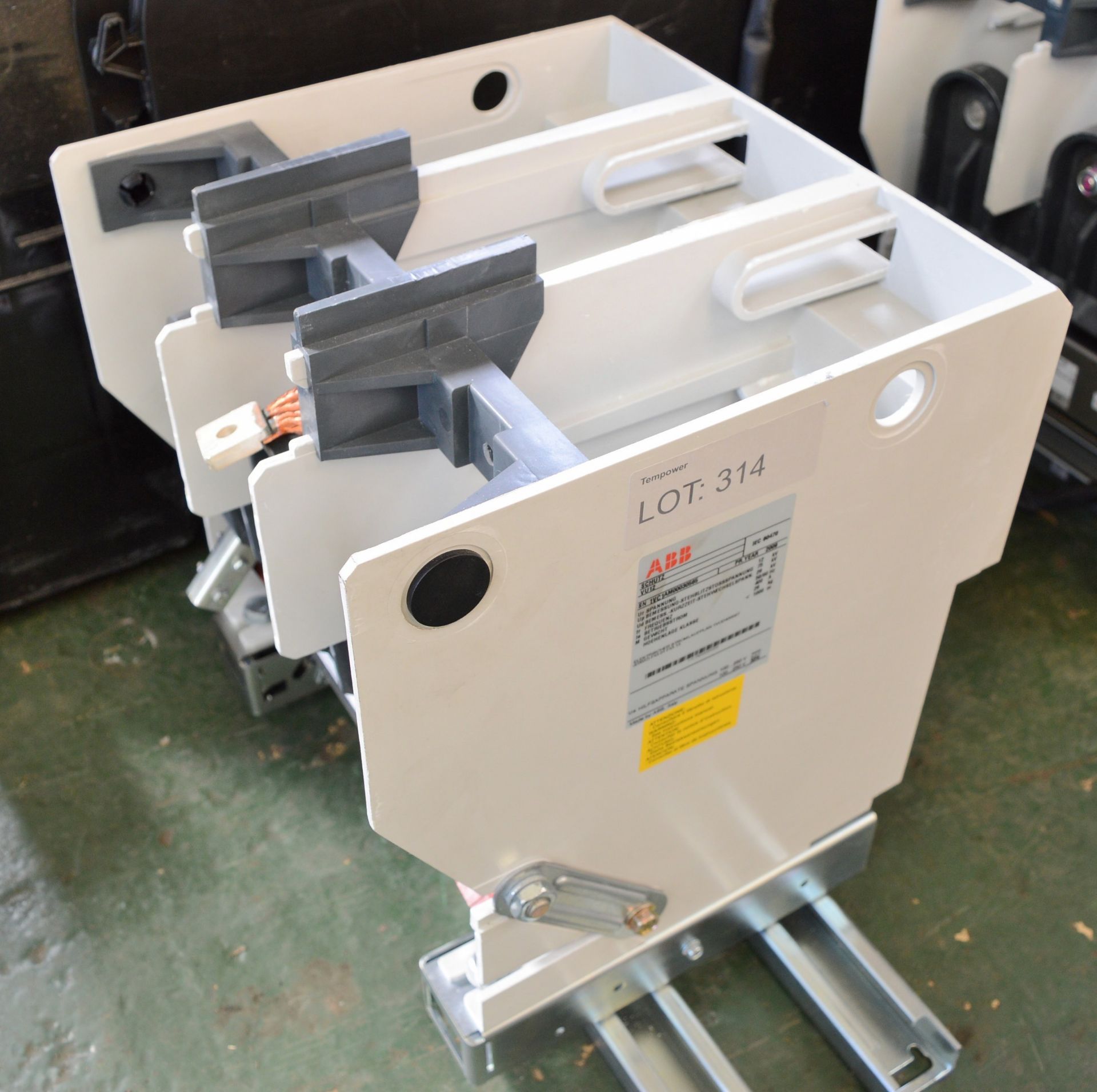 ABB Heavy Duty High Voltage Contactor - 1 Pole Isolator. - Image 2 of 2