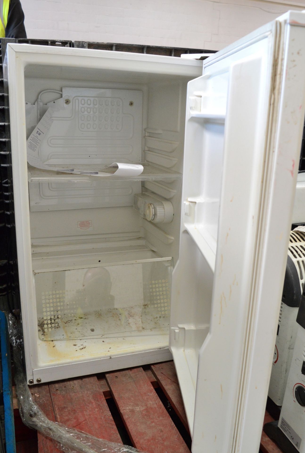 Haier HR135AR/A Under Counter Refrigerator. - Image 2 of 2