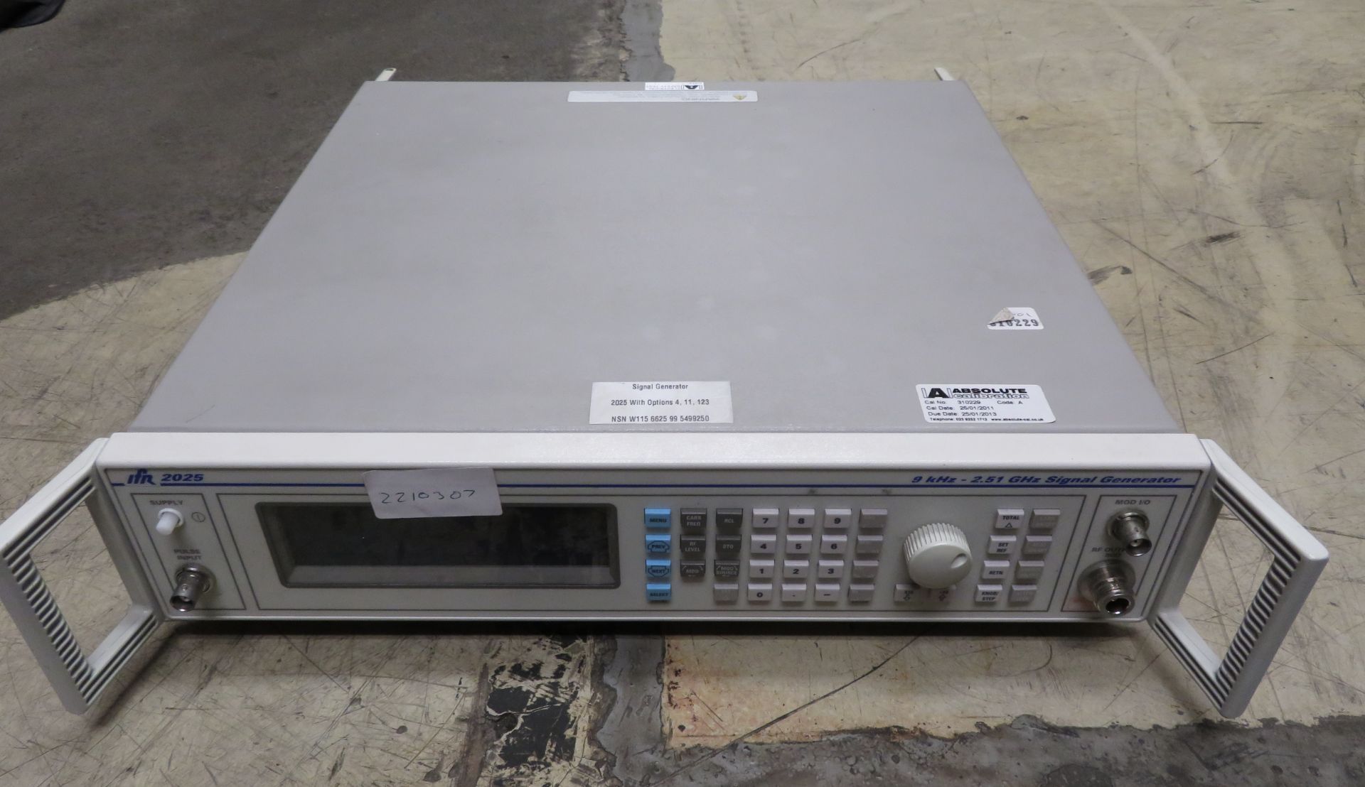 IFR 2025 9kHz - 2.51 GHz Signal Generator. - Image 4 of 5