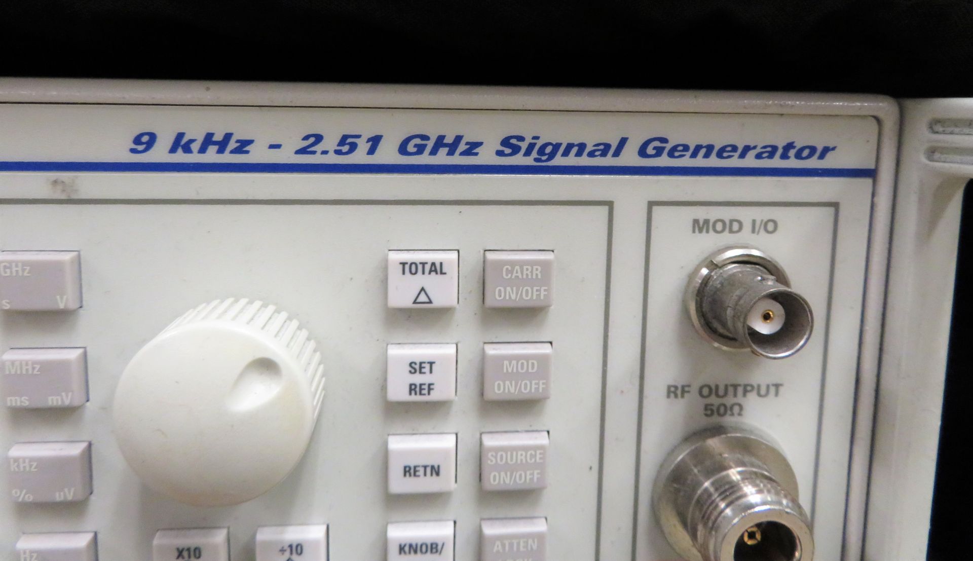 IFR 2025 9kHz - 2.51 GHz Signal Generator. - Image 2 of 5