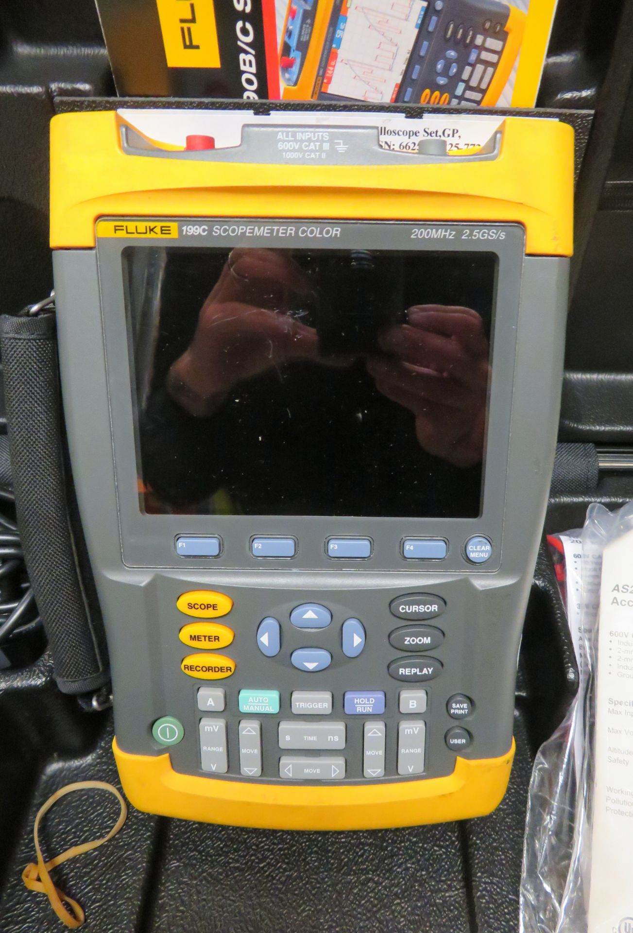 Fluke 199C Scopemeter Color 200MHz in Case. - Image 2 of 6