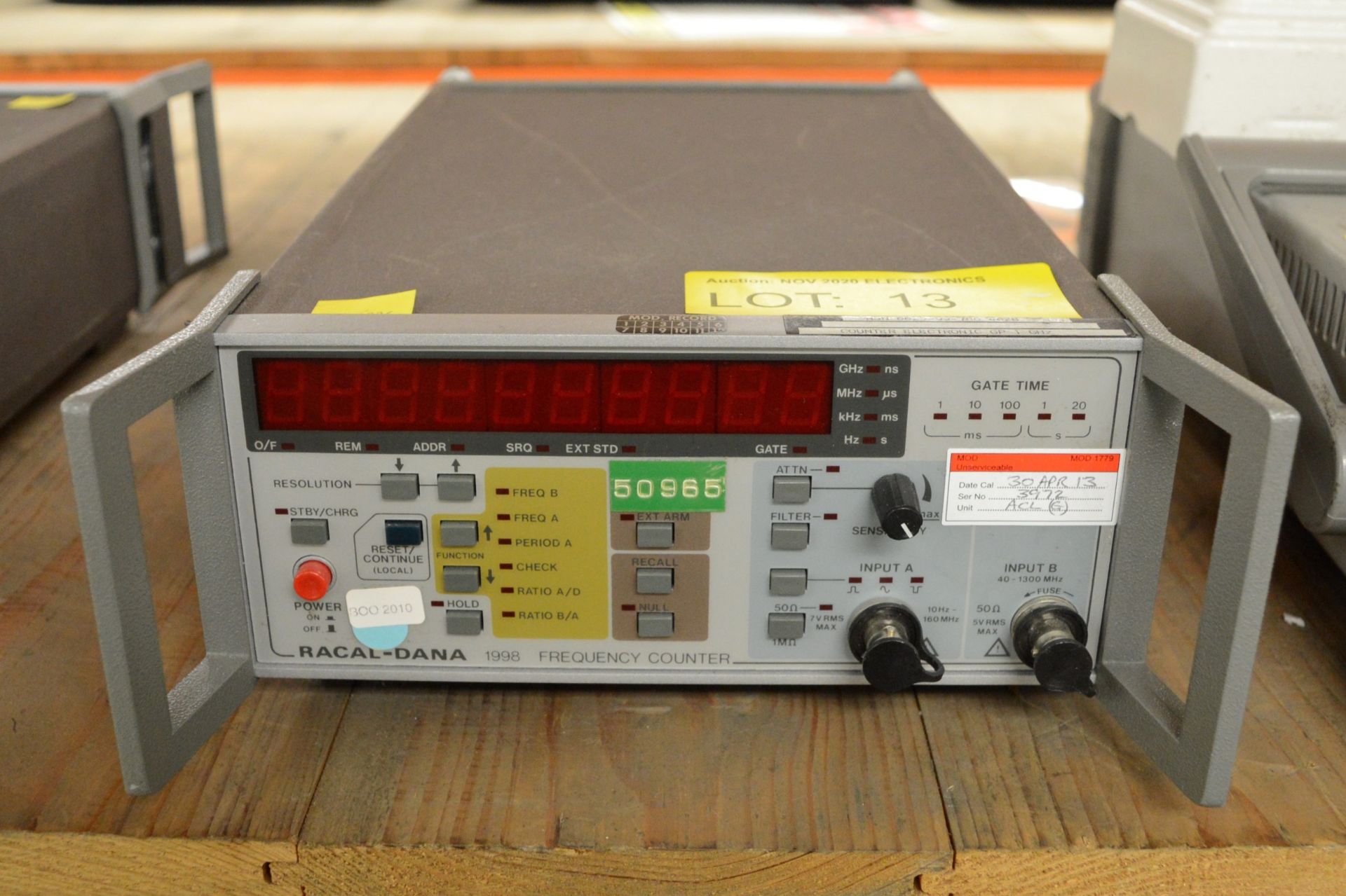 Racal-Dana 1998 frequency counter