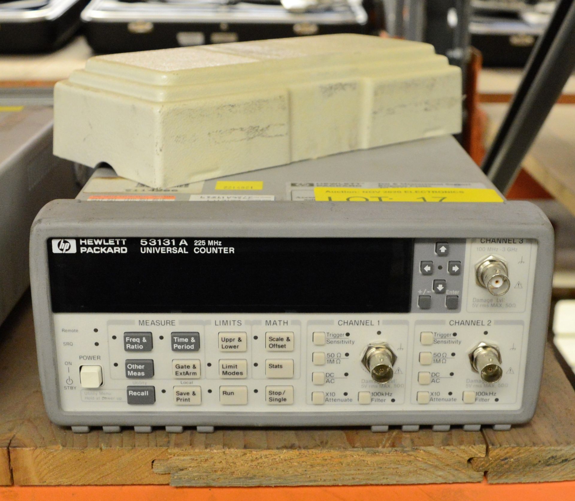 Hewlett Packard 53131A 225MHz universal counter