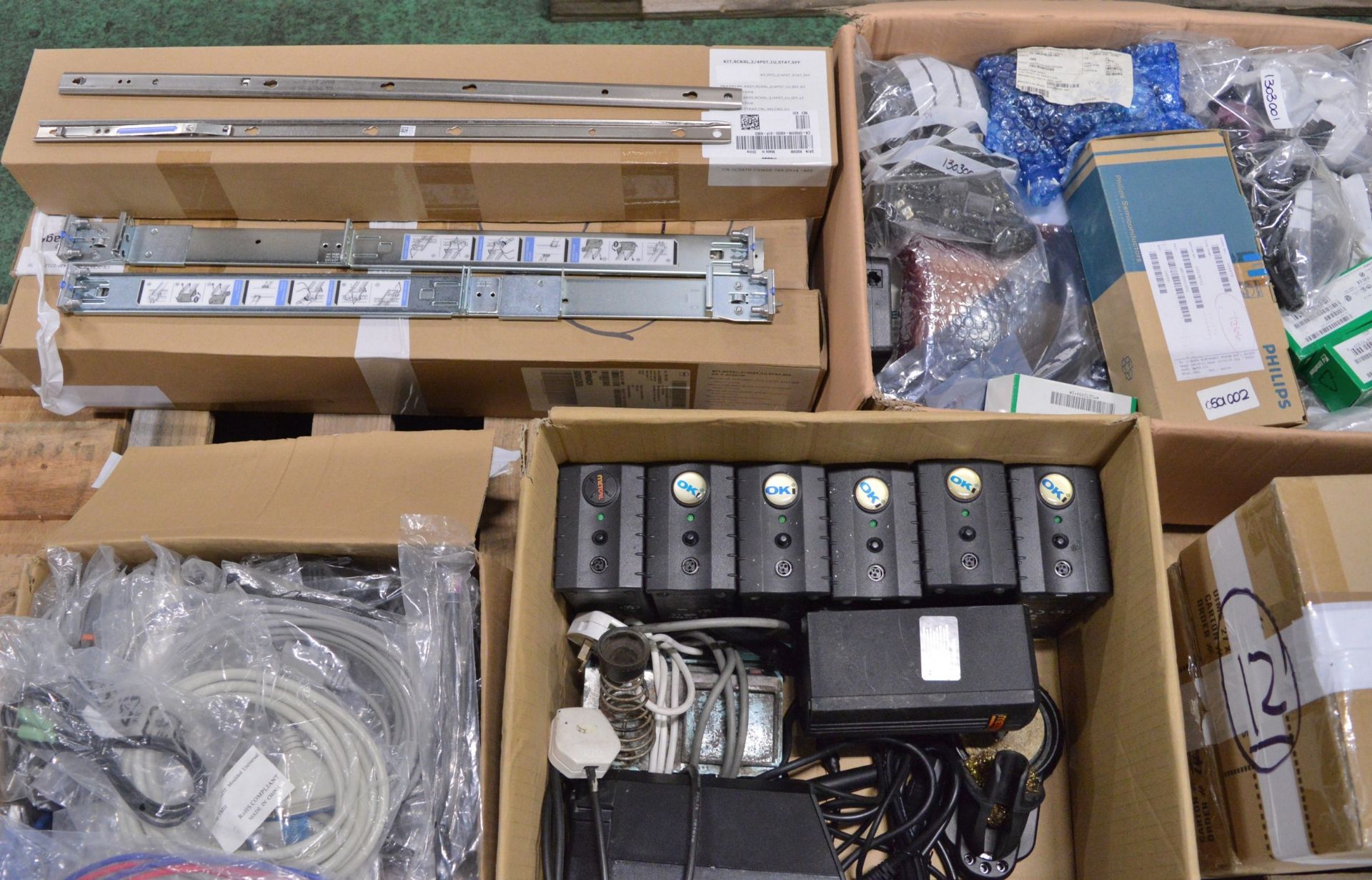 5 Watt antennas, Terminal blocks, OKI battery chargers, various cables, 19 inch rack tray - Image 2 of 5