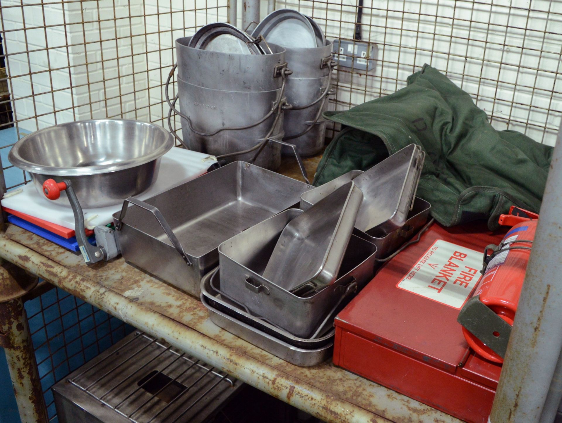 Field Kitchen set - cooker, oven, utensil set in carry box, norweigen food boxes, accessor - Image 2 of 4