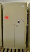 2 Door Combo Lock Cabinet L 920 x W 450 x H 1830 mm - combination unknown