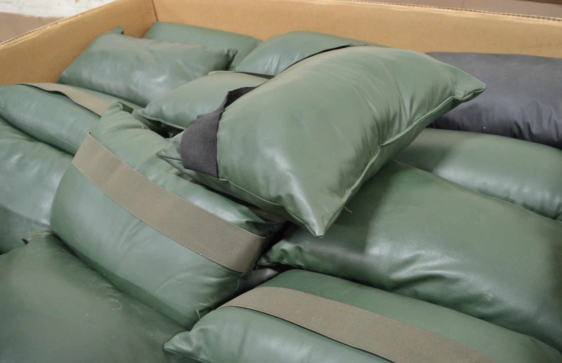 92x Stretcher Pillows - Image 2 of 4