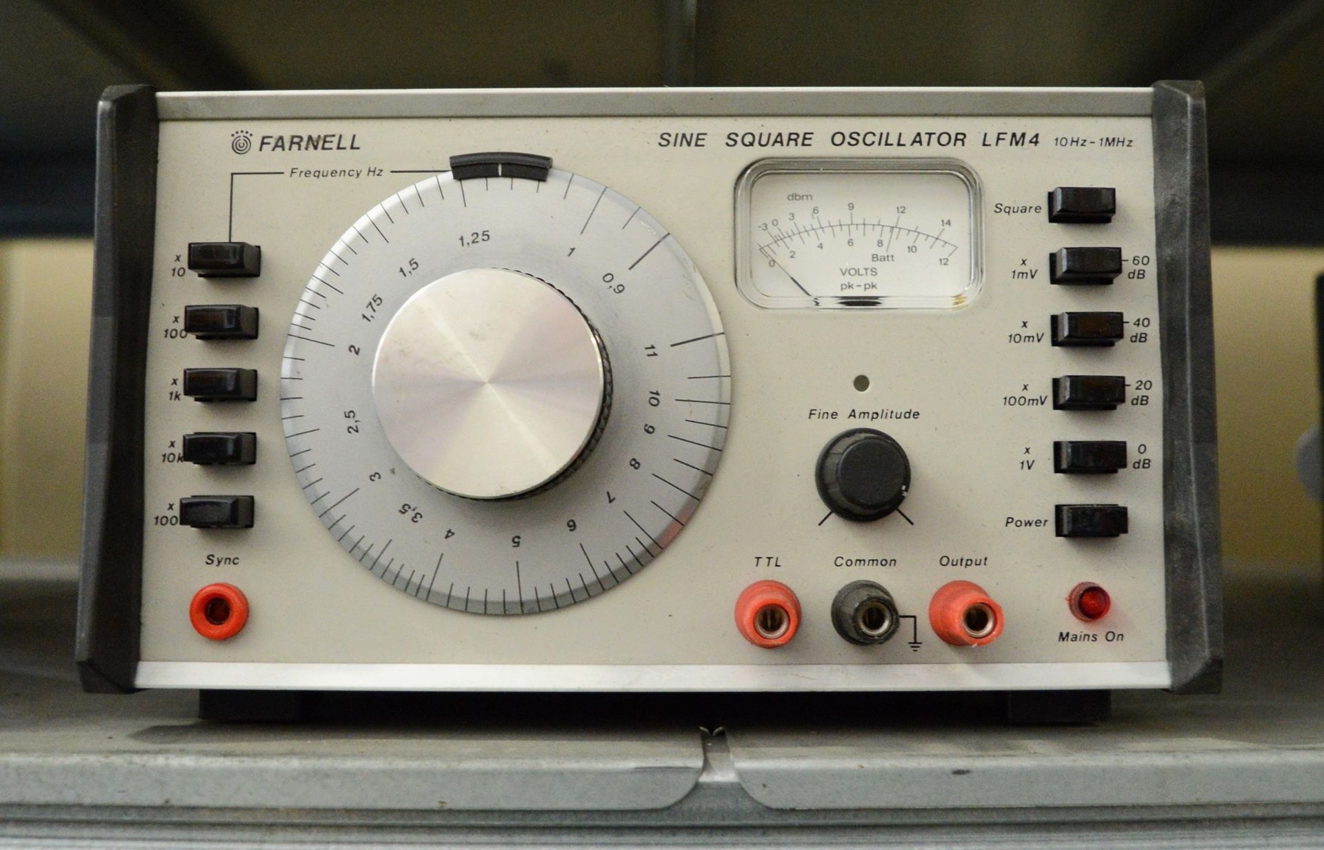Farnell LFM4 Sine Square Oscillator 10Hz-1MHz