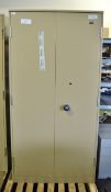 2 Door Cabinet L 920 x W 450 x H 1830 mm