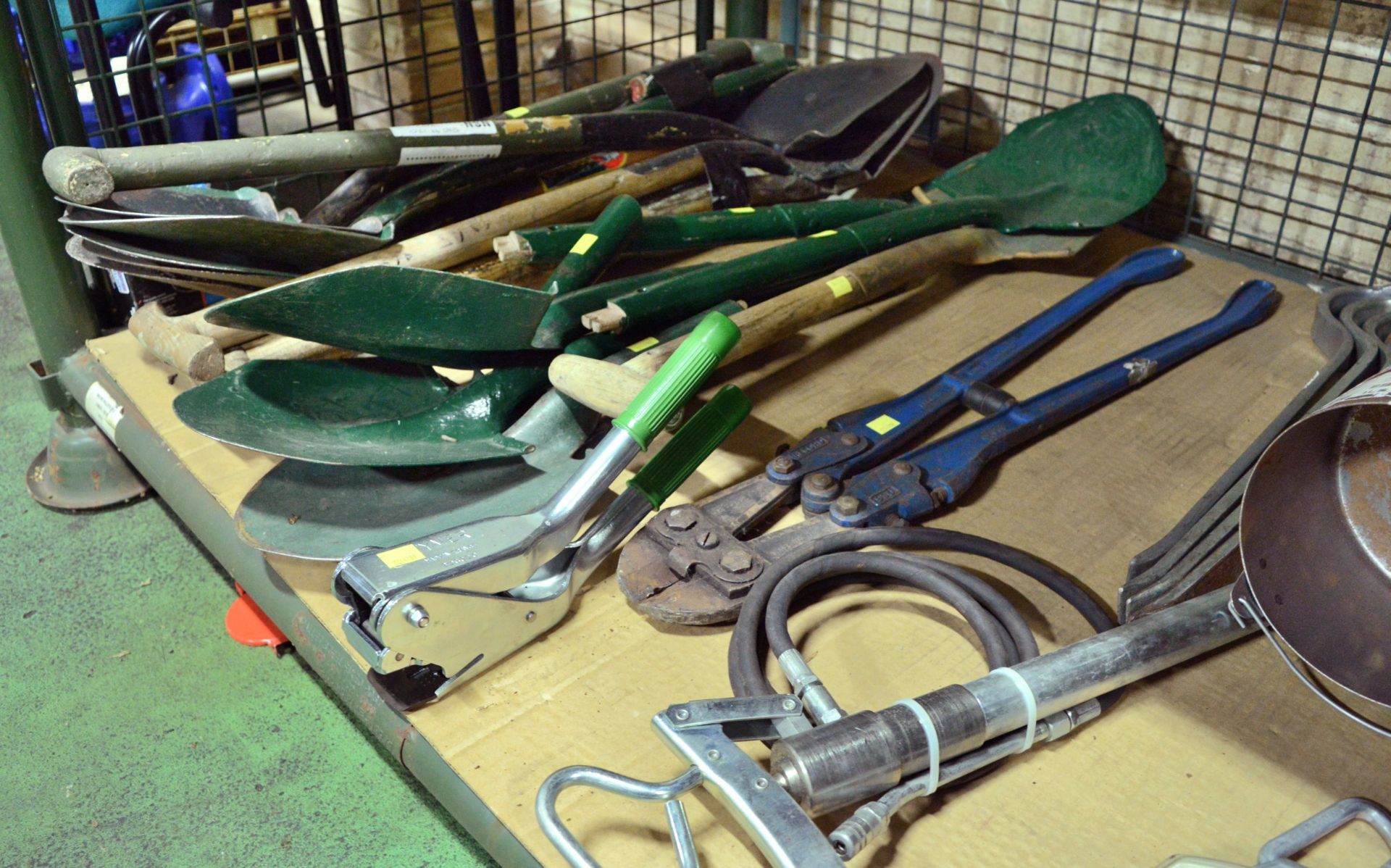 6x Large Hand Shovels, 11x Hand shovels, 6x Metal Paint Kettles, Tymer Steel Strapping Cut - Image 2 of 3
