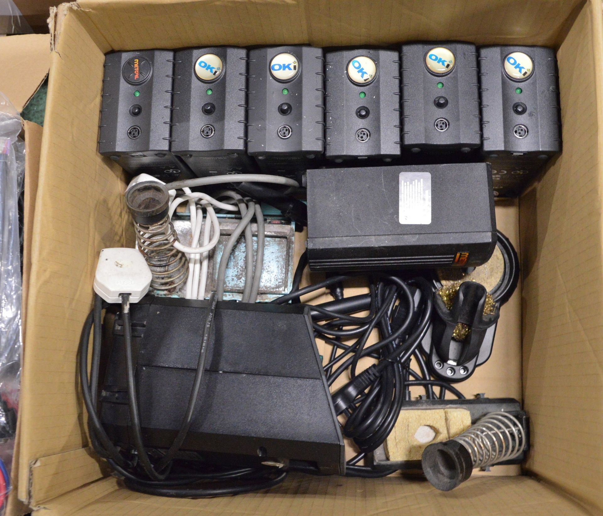 5 Watt antennas, Terminal blocks, OKI battery chargers, various cables, 19 inch rack tray - Image 4 of 5