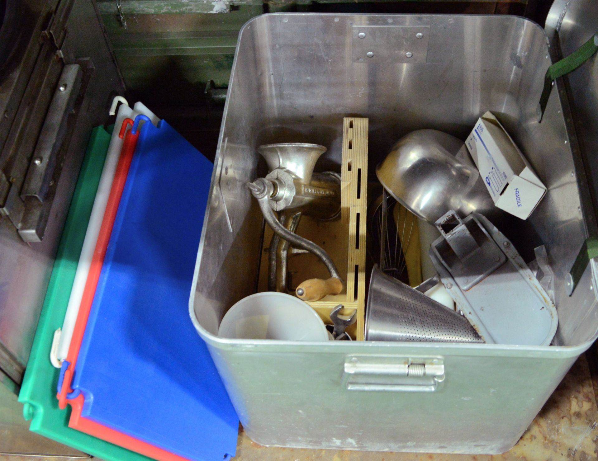 Field Kitchen set - cooker, oven, utensil set in carry box, norweigen food boxes, accessor - Image 4 of 4