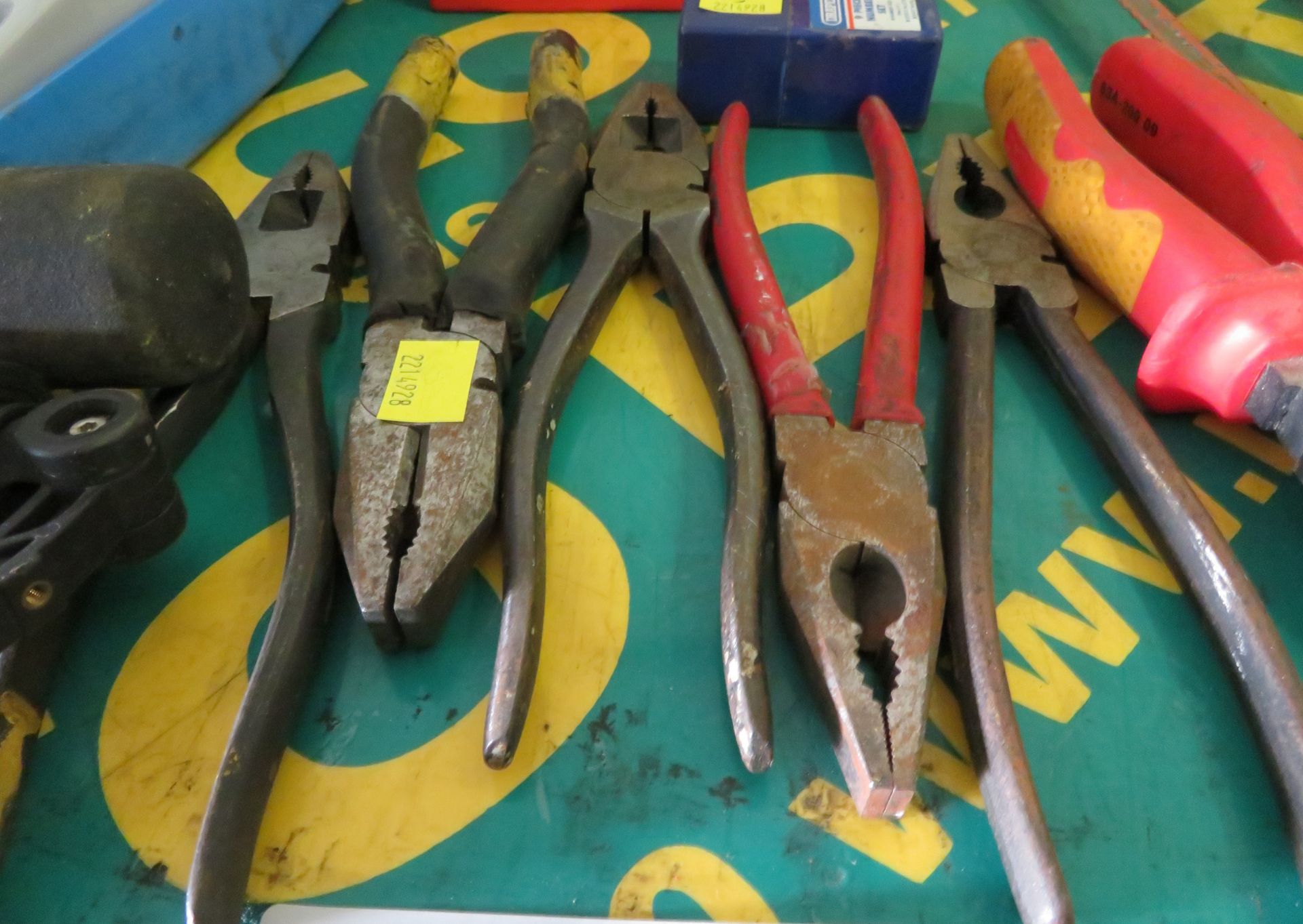 Hand Tools - Hacksaw, Pliers, Metal Stamp, Inspection mirrors, Terminal connector set in c - Image 3 of 6