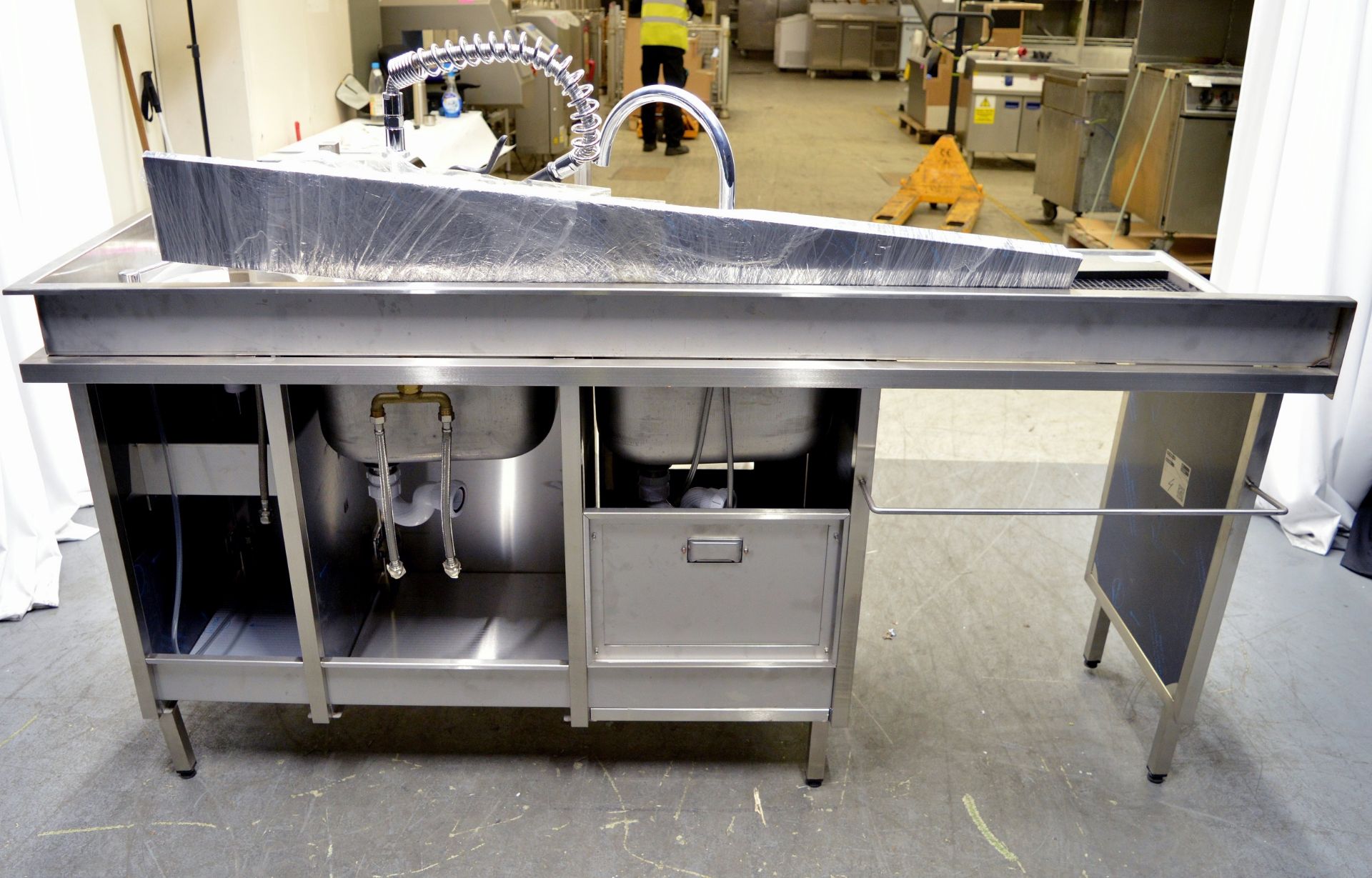 Stainless Steel Triple SInk Unit with Hose - L1900 x W650 x H1350mm - Image 6 of 6