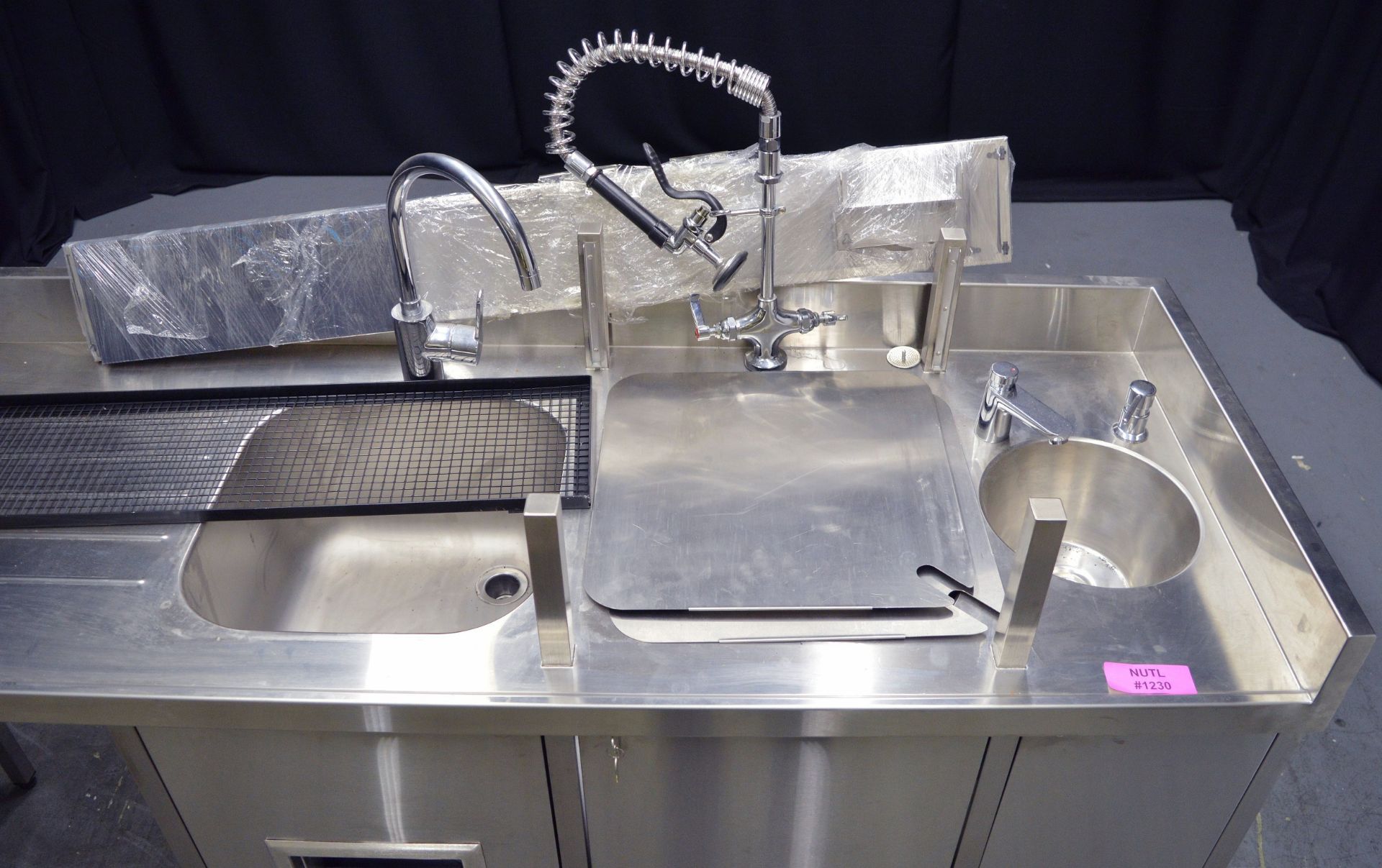Stainless Steel Triple SInk Unit with Hose - L1900 x W650 x H1350mm - Image 4 of 6