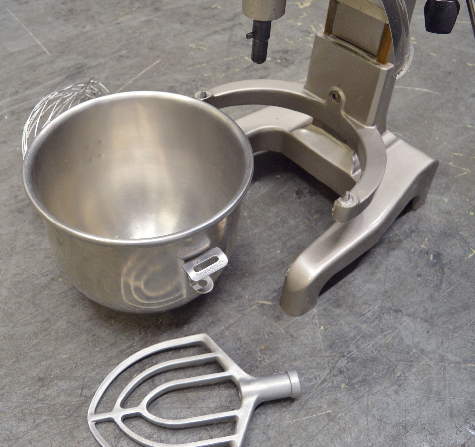 Hobart A200N Electric Mixer with Attachments (For Spares & Repairs)- 240v Single Phase - Image 5 of 6