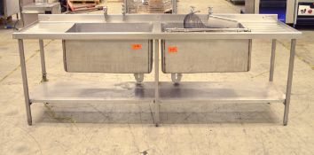 Moffat Sterlising Sink L2350 x W650 x H970 mm & Various Oven Shelves