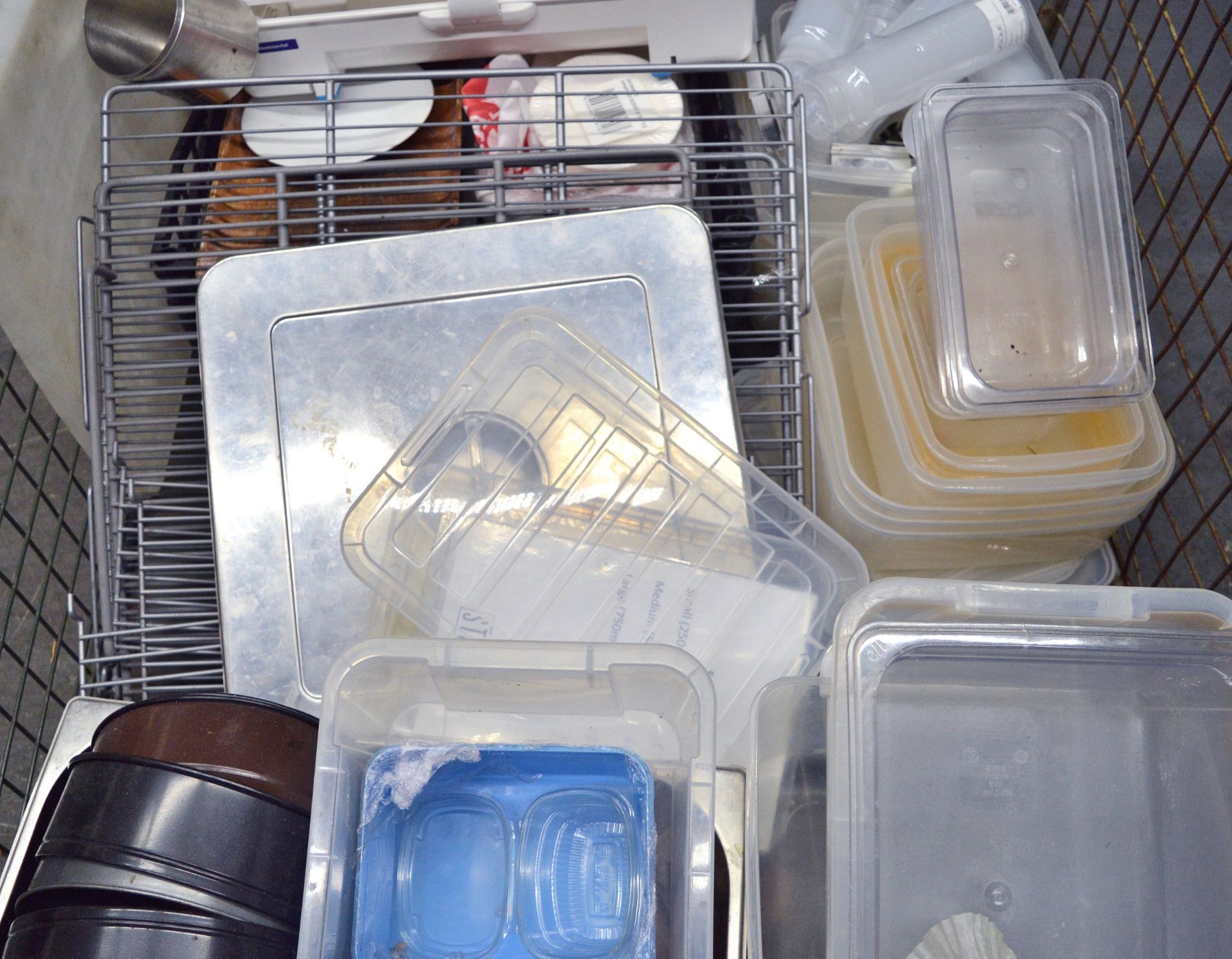 Kitchen Accessories Assortment inc. Cling Film Dispenser, Plastic Tubs, Cake Baking Trays - Image 5 of 5