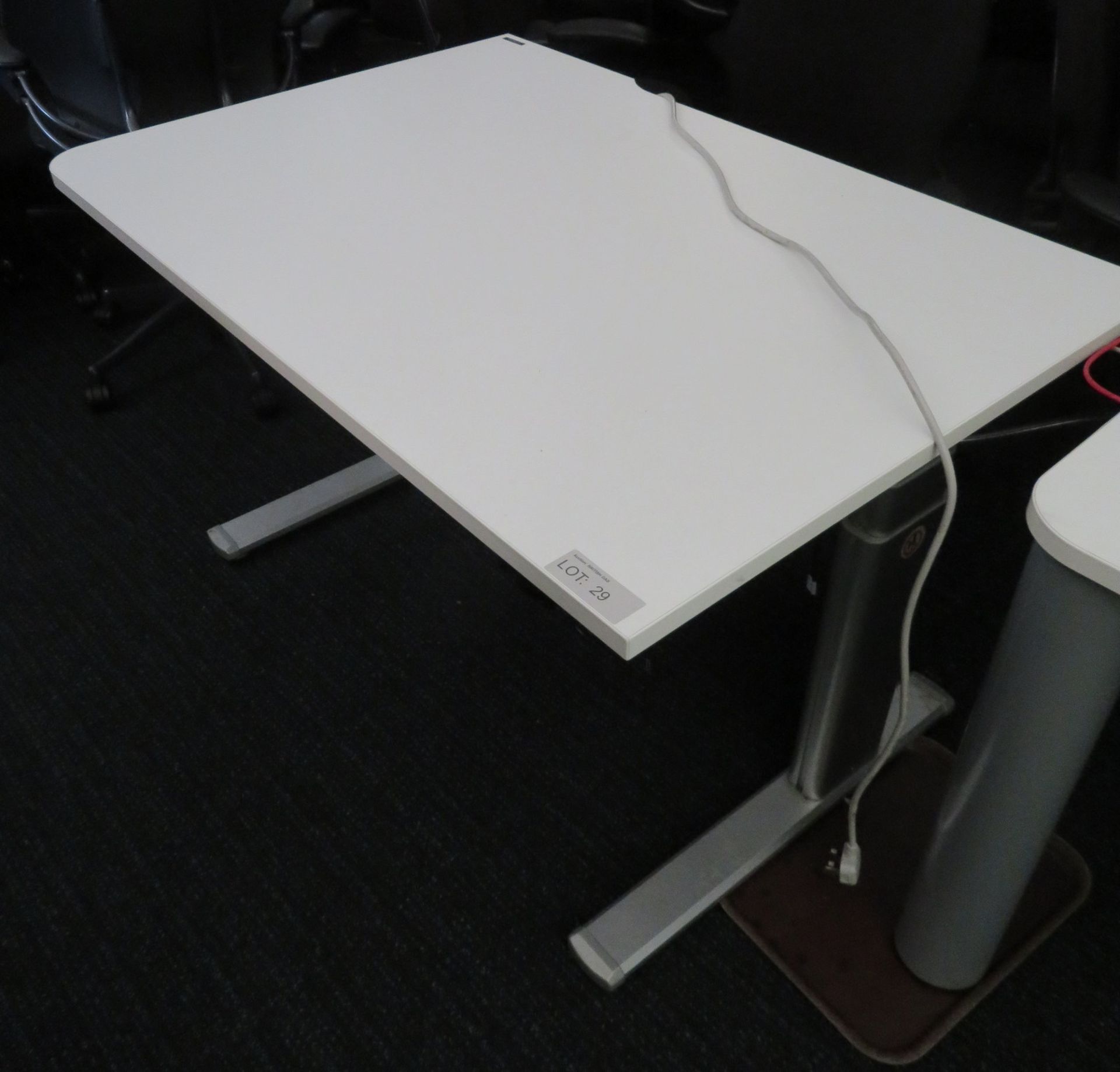 ACTi force Electric Adjustable Height Desk. Dimensions: 1300x870x770mm. (LxDxH)