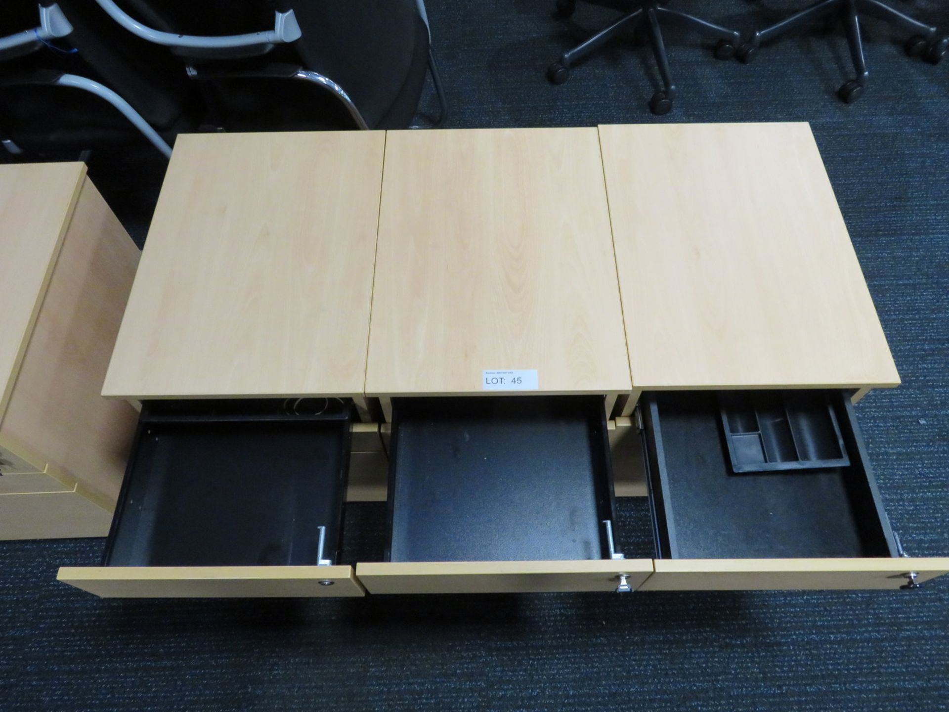 3x 3 Drawer Pedestal. Dimensions: 430x600x600mm (LxDxH) - Image 2 of 2