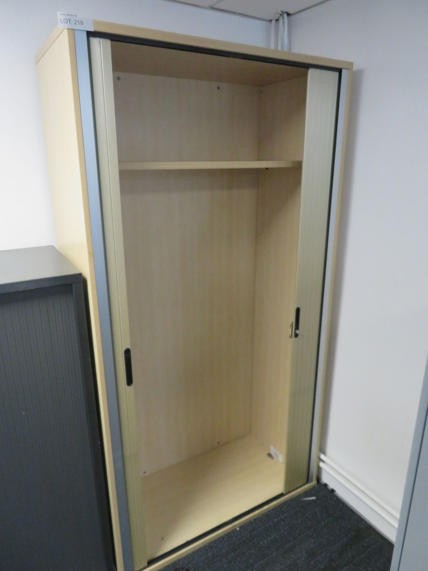 Large Sliding Door Office Storage Cupboard. Dimensions: 1070x520x2010mm(LxDxH) - Image 2 of 2